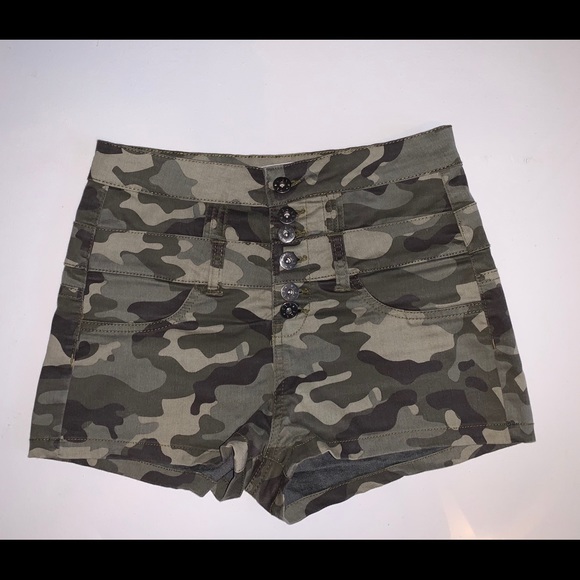 High-waisted camo short - Picture 1 of 2